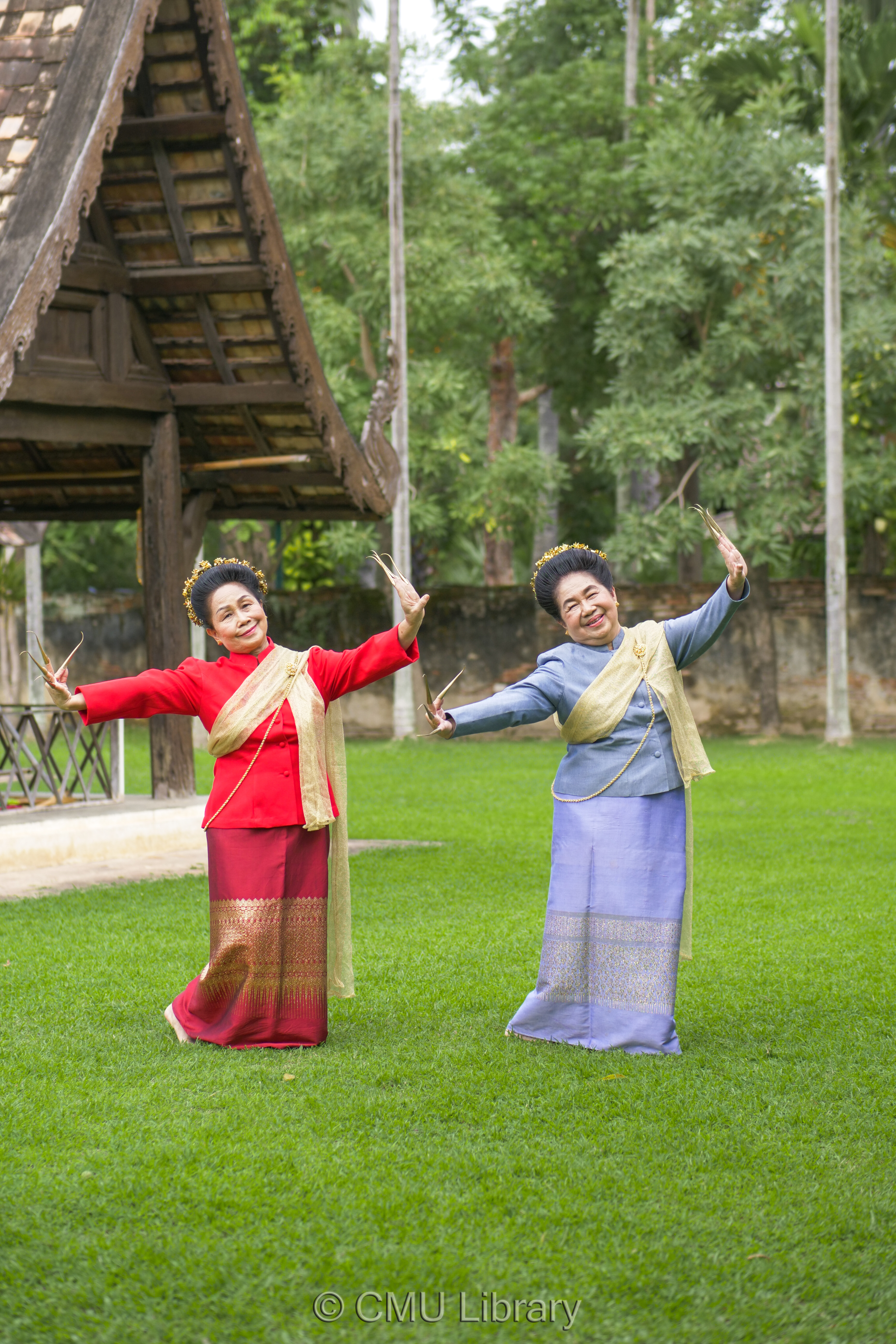 ฟ้อนเล็บ (แบบในคุ้มพระราชชายาเจ้าดารารัศมี) book
